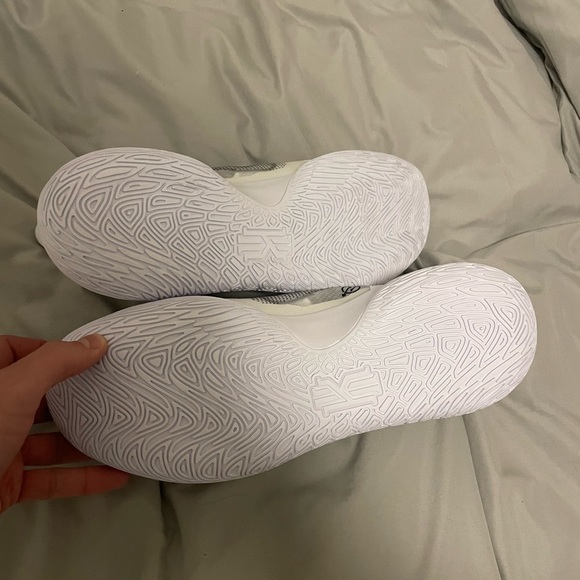 Nike Kyrie Flytrap 5 - Picture 3 of 4